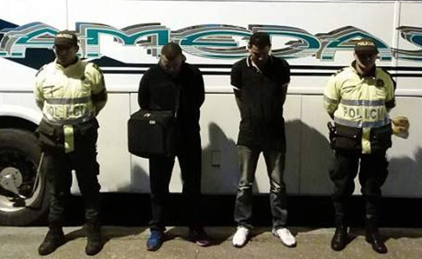 Autobuses de hinchas de Colombia llevaban 500kg de cocaína a Chile