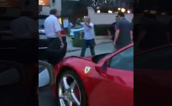 VIDEO: Tuca Ferretti enloquece cuando le chocan su lujoso Ferrari