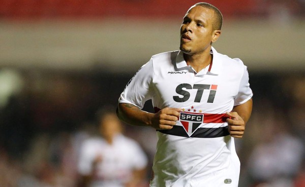 Luis Fabiano se despide del Sao Paulo con gol y victoria