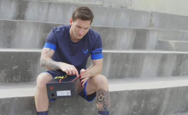 VIDEO: Los exclusivos botines de Messi ya llegaron a FIFA 16