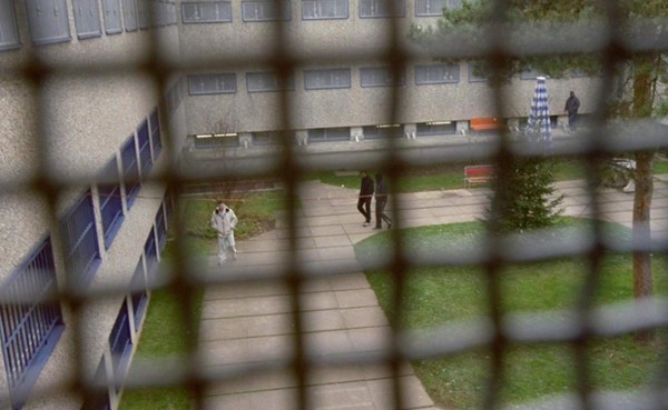 Alfredo Hawit está en una celda de 12 metros cuadrados en Suiza