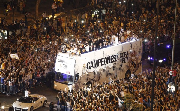 ¡Espectacular recibimiento al Real Madrid en la Plaza Cibeles!