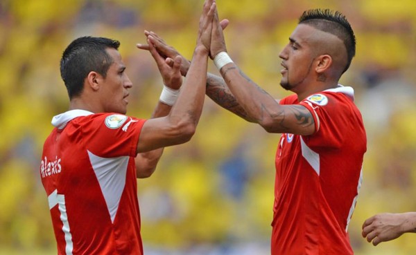 Chile siembra dudas con errores en la defensa y choque entre Alexis y Vidal