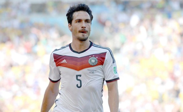 Alemania trata de recuperar a Hummels, lesionado en la rodilla