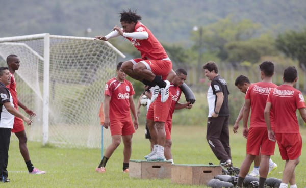 FOTOS: Costly se prepara al máximo para debut con Olimpia