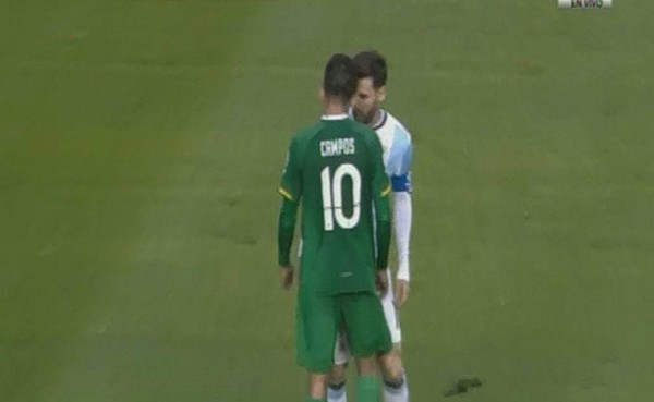 Ambos jugadores se dieron un par de cabezazos al final del partido.