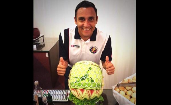 El chef de Costa Rica retrata atajada de Keylor en una sandía