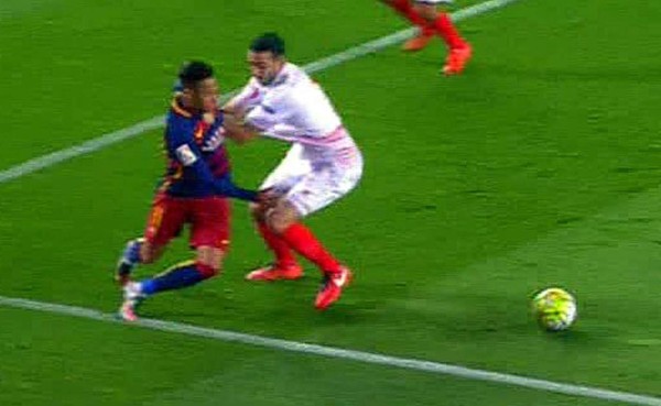 VIDEO: La otra jugada de lujo que se sacó Neymar de sus botines