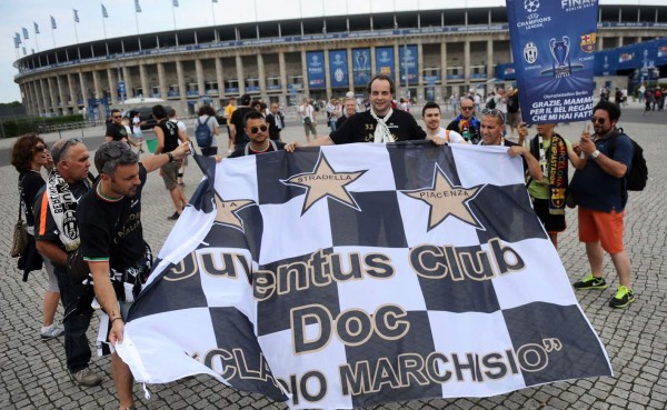 TOPSHOT - A wind-driven fire burns a structure on a farm during the Kincade fire in Windsor, California on October 27, 2019. - California's governor declared a state-wide emergency on October 27 as a huge wind-fueled blaze forced evacuations and massive power blackouts, threatening towns in the famed Sonoma wine region. (Photo by Philip Pacheco / AFP)