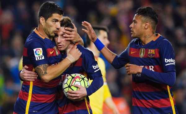 Barcelona aplasta al Gijón y sigue en el primer lugar de la Liga