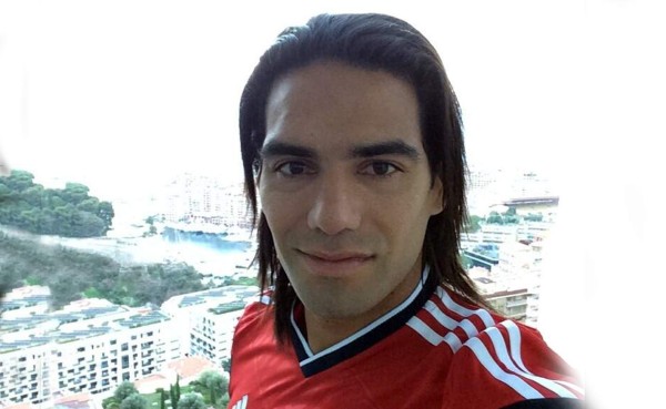 Falcao felicitó a sus compañeros tras eliminación y arremetió contra el árbitro