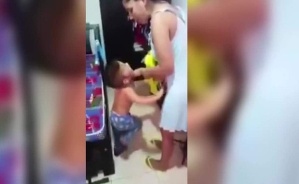 VIDEO: Niño colombiano hace berrinche por la camiseta de Messi y rechaza la de su país