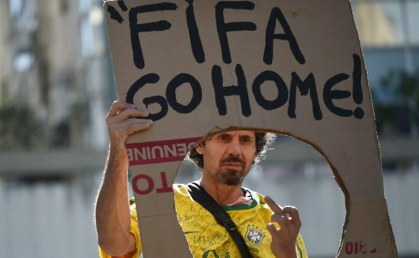 Fuertes protestas en las afueras del Maracaná previo a la final