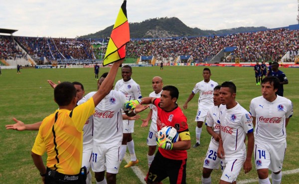 VIDEO: Rubilio Castillo le anotó a Noel en el segundo intento