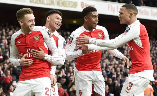 Alexis Sánchez permite al Arsenal pasar a octavos en la FA Cup