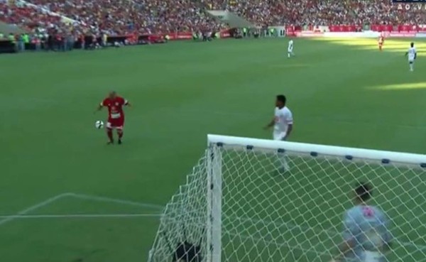 VIDEO: Zico marca golazo y lo celebra bailando