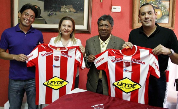 'Primi' Maradiaga firma oficialmente contrato con Vida