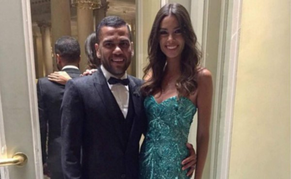 El brasileño Dani Alves se compromete con Joana Sanz