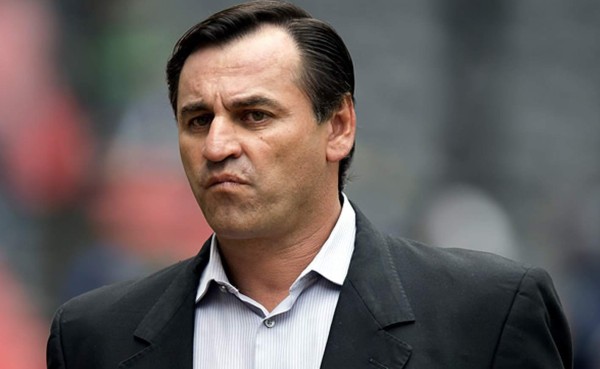Argentino Carlos Bustos renuncia como técnico de Chivas