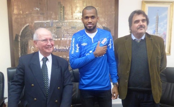 Arquero panameño Luis Mejía es fichado por el Nacional de Uruguay