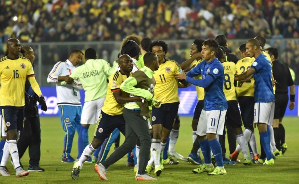 VIDEO: Neymar desata la bronca en el Brasil-Colombia y se va expulsado