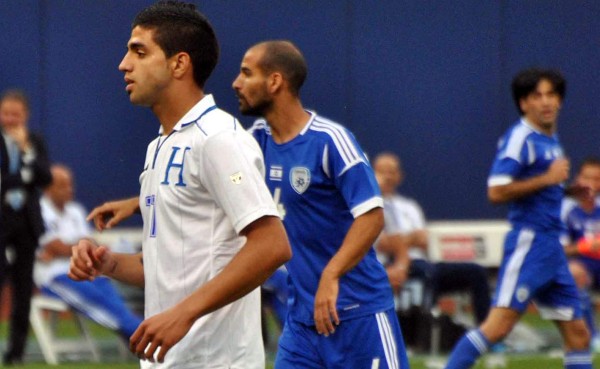 Jona Mejía arriba a San Pedro Sula para unirse a la Selección