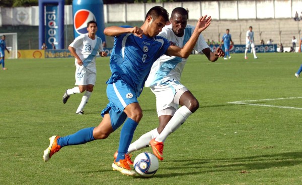 Hondureño Dennis López debutó con la selección de Guatemala