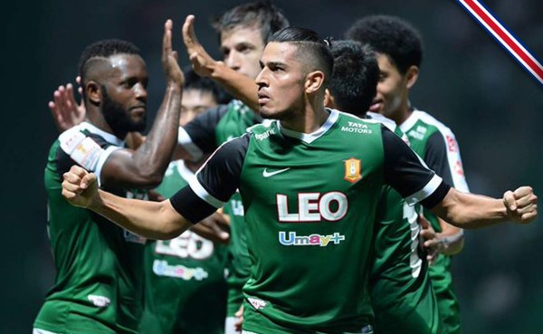 Tomó tres vuelos y tardó 22 horas en llegar, todo por sudar la camiseta de Costa Rica