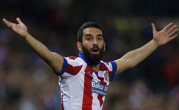 Arda Turan confirma que esta negociando con varios equipos