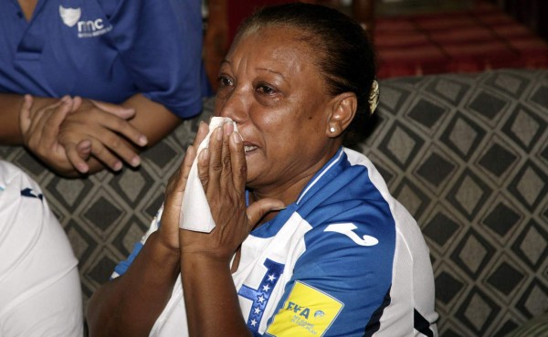 Madre de Bryan Acosta: 'Cuando falló el penal sentía que me daba un infarto'