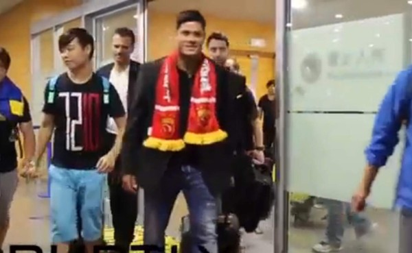 VIDEO: El increíble recibimiento al brasileño Hulk en China