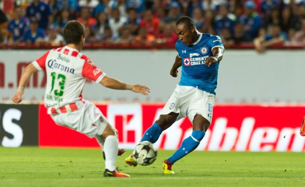 Necaxa debuta en Liga MX empatando ante Cruz Azul y con Beckeles en la banca