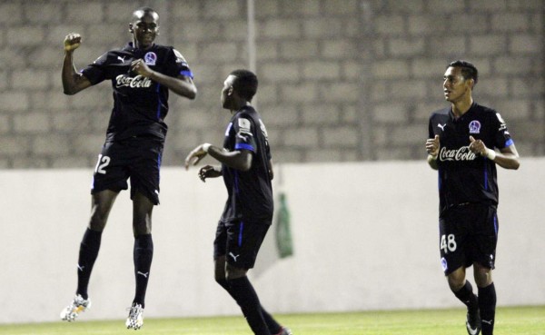 Olimpia cumple y sigue su camino al título en Copa Presidente