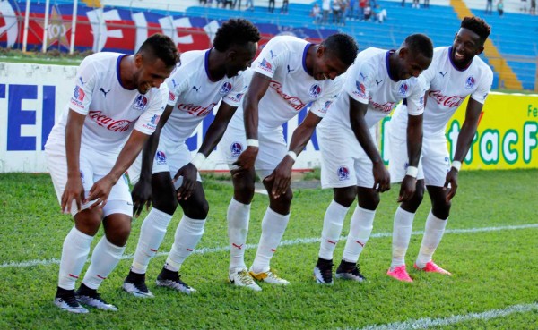 Olimpia somete al Real España en el Olímpico y es más líder