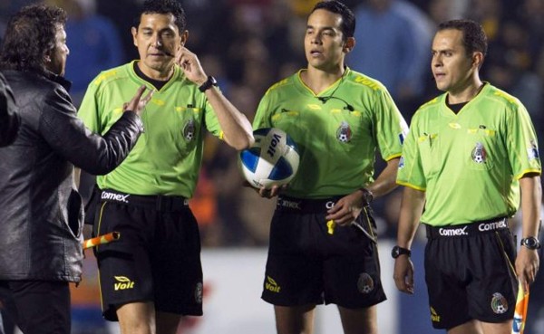 Árbitros mexicanos amenazan con irse a huelga