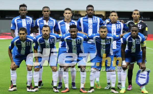 Este es el once que mandó a la cancha en el primer tiempo el equipo hondureño que busca el pase a la hexagonal de la Concacaf. Foto Ronal Aceituno