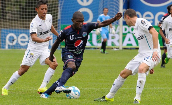 Tyson Núñez desciende en el fútbol de Guatemala con la USAC