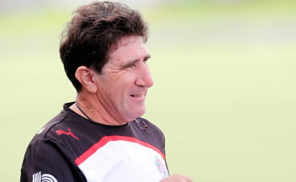 Héctor Vargas pide un delantero más para el Olimpia