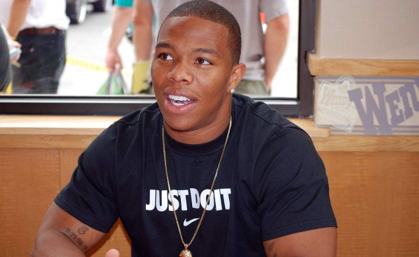 Baltimore Ravens despide a Ray Rice por golpiza a su prometida
