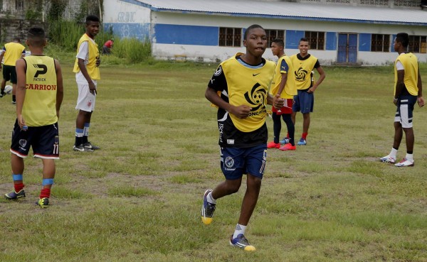 Hijo de 'Tyson' Núñez se entrena con el Victoria