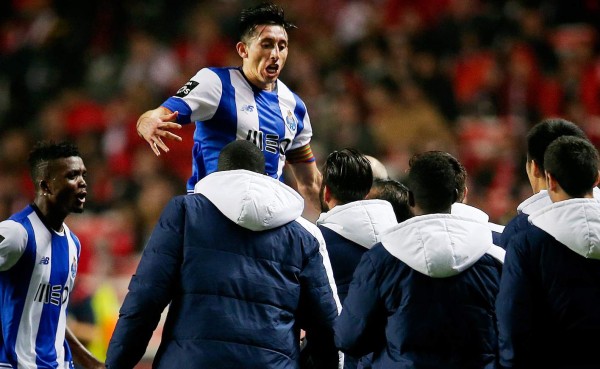 El Porto gana 2-1 al Benfica con gol del mexicano Héctor Herrera