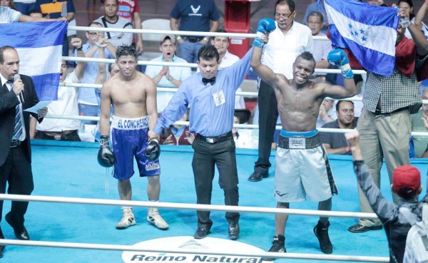 'Escorpión' Ruiz vence por decisión dividida al nicaragüense Téllez