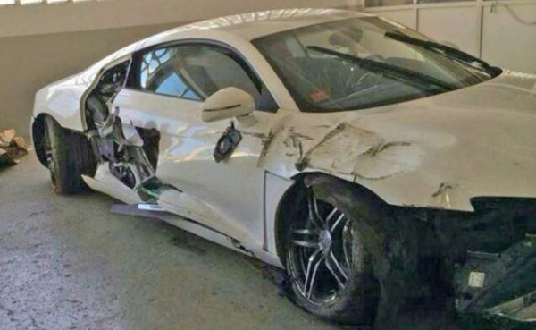 Jugador de la Real Sociedad de España sale ileso de accidente