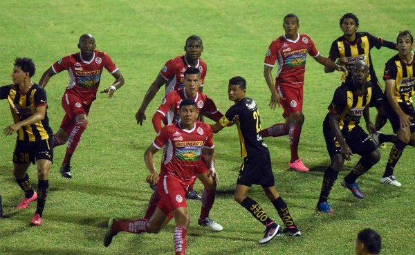 Vibrante empate del Real España y Real Sociedad en el Morazán