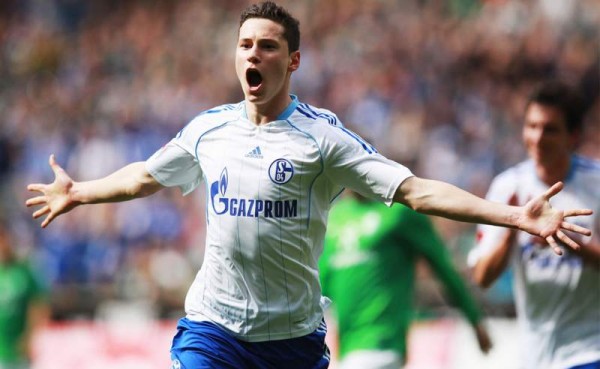 Julian Draxler: El mediocampista alemán de 21 años, que por su corta edad y excesiva clase es objetivo de grandes equipos de Europa, todavía tiene un ingreso de 56 mil dólares a la semana a la espera de partir a otro seqipo más importante.