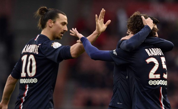 VIDEO: Pase de 'taco' de Ibrahimovic y golazo del PSG