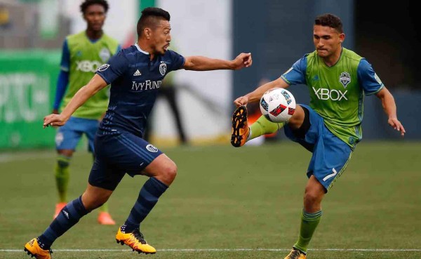 Roger Espinoza y Sporting Kansas City debutan con triunfo en la MLS