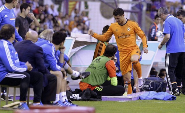 Cristiano se va lesionado, Real Madrid dice que por precaución