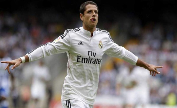 Javier 'Chicharito' Hernández es muy creyente reza antes de cada partido, fue muy criticado en Inglaterra por eso.