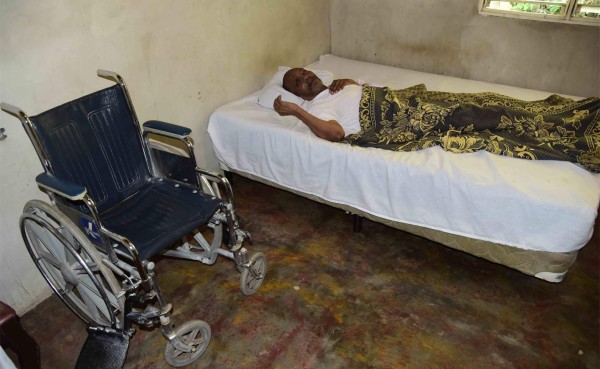 El técnico Manuel Calderón perdió la memoria y sigue postrado en cama